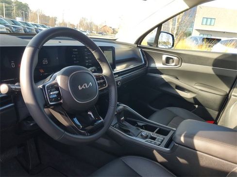 Used 2025 Kia Sorento S image 13