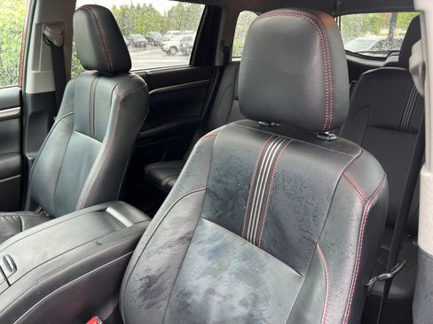 Used 2019 Toyota Highlander SE AWD/4WD image 11
