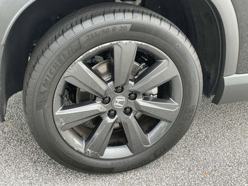 Used 2025 Honda Pilot Sport image 7