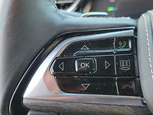 Used 2023 Jeep Grand Cherokee Overland w/ Advanced Protech Group III image 5