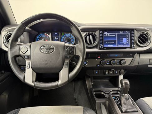 Used 2022 Toyota Tacoma TRD Off-Road image 22