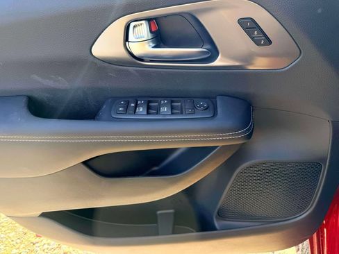 New 2026 Chrysler Pacifica Select AWD/4WD image 11