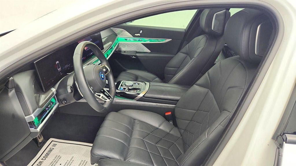 Used 2023 BMW i7 xDrive60 AWD/4WD image 18
