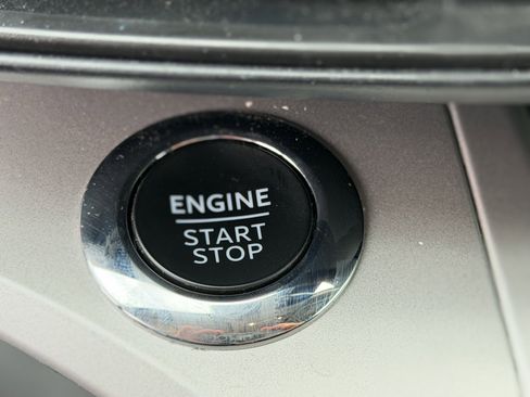Certified 2024 Ford Explorer XLT RWD image 22