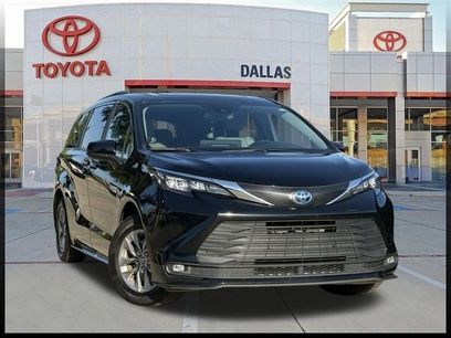Used 2025 Toyota Sienna XLE