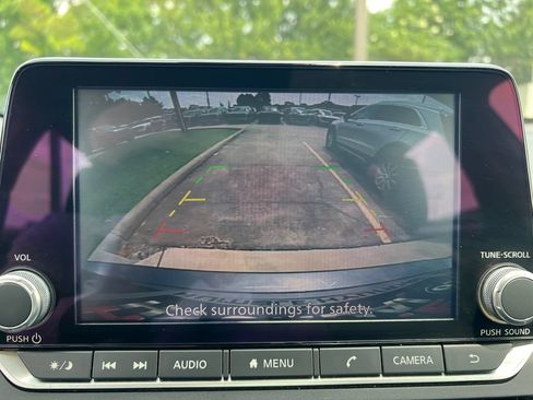 Used 2025 Nissan Altima 2.5 SV FWD image 21