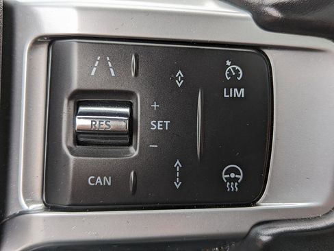 Used 2023 Land Rover Discovery S R-Dynamic image 16