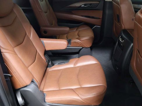 Used 2016 Cadillac Escalade ESV Luxury AWD/4WD image 35