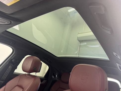 Used 2025 Porsche Cayenne S AWD/4WD image 5