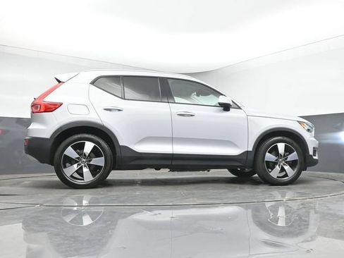 Used 2022 Volvo XC40 T4 Momentum FWD image 17