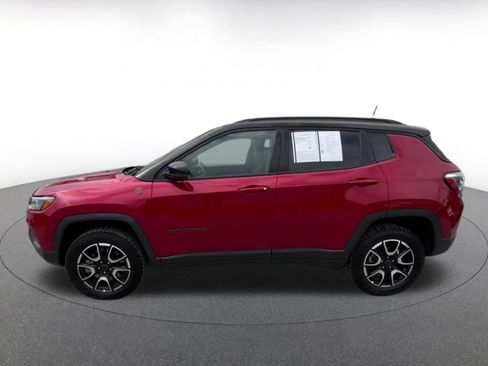 Used 2025 Jeep Compass Trailhawk AWD/4WD image 9