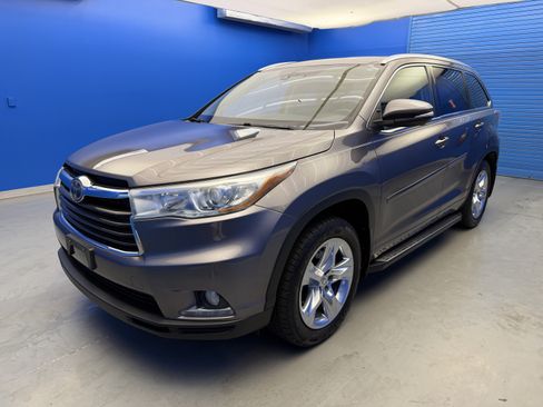Used 2014 Toyota Highlander Limited Platinum AWD/4WD image 4
