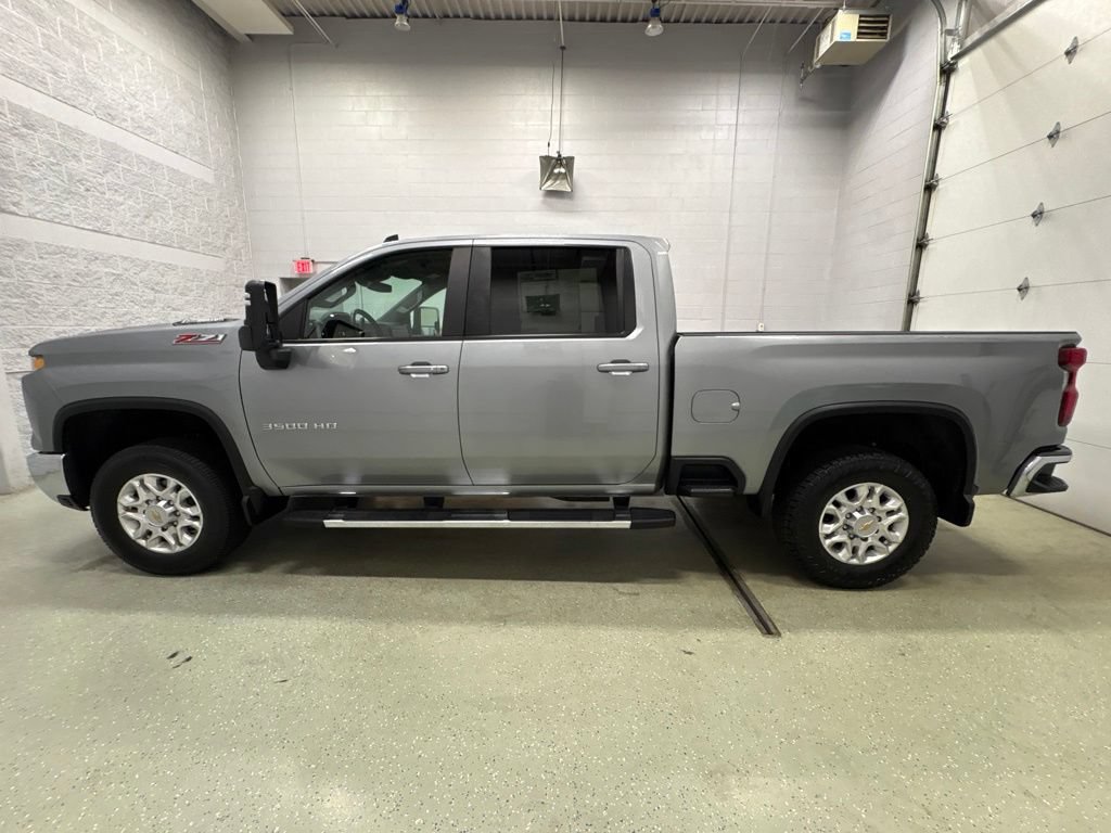Used 2024 Chevrolet Silverado 3500 LT w/ Convenience Package AWD/4WD image 8