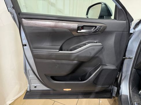 Certified 2024 Toyota Highlander Platinum AWD/4WD image 15
