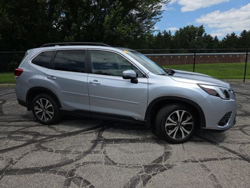 Used 2023 Subaru Forester Limited AWD/4WD image 3