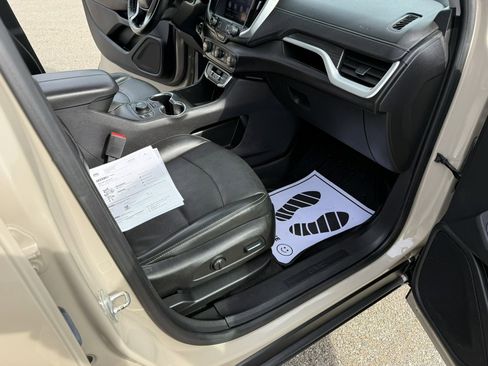 Used 2023 GMC Terrain SLT w/ Tech Package image 18