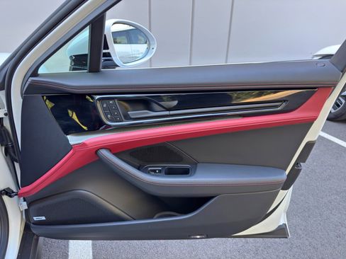 Used 2025 Porsche Panamera 4S w/ Premium Package image 50