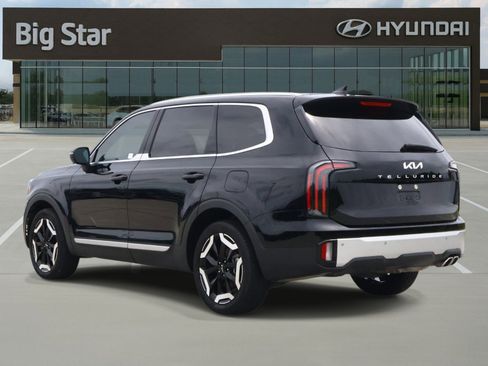 Used 2024 Kia Telluride EX w/ EX Captain's Chair Package FWD image 3
