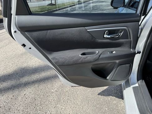 Used 2015 Nissan Altima 2.5 SV w/ Convenience Package image 31