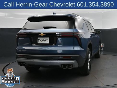 Used 2025 Chevrolet Traverse LT FWD image 7