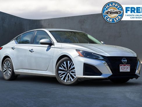 Used 2023 Nissan Altima 2.5 SV image 1