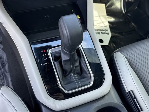 Certified 2025 Subaru Forester Limited image 23