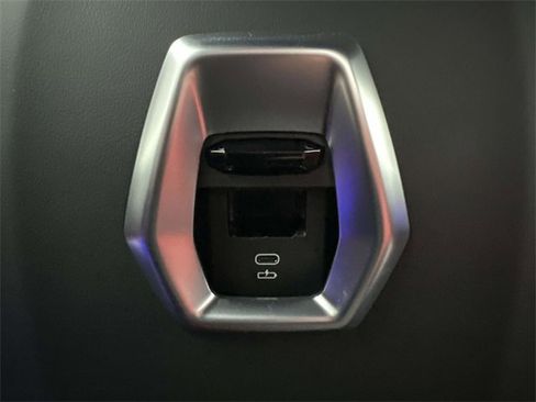 Used 2025 BMW X6 M Competition w/ Executive Package image 36