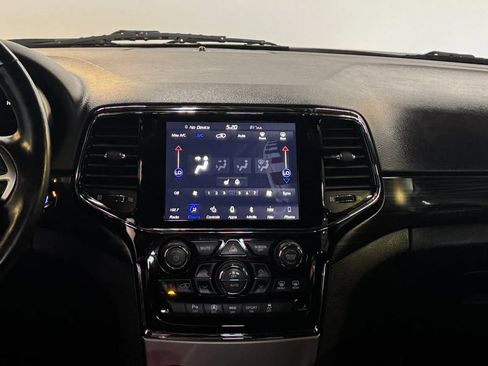 Used 2019 Jeep Grand Cherokee Altitude AWD/4WD image 25