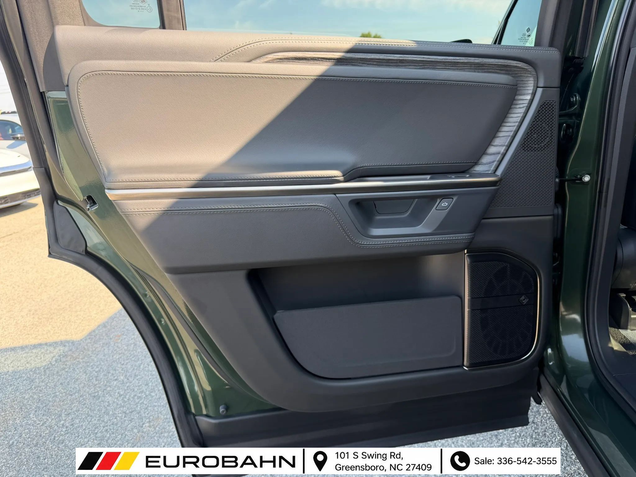 Used 2025 Rivian R1S Adventure Dual AWD/4WD image 20