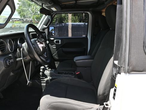 Used 2021 Jeep Wrangler Sport AWD/4WD image 9