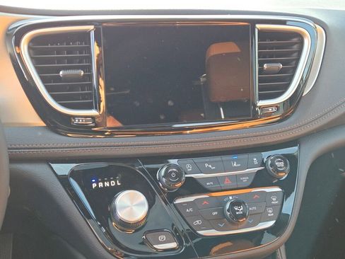 New 2026 Chrysler Pacifica Pinnacle image 22