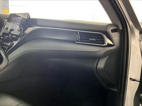 Used 2021 Toyota Camry SE FWD image 18