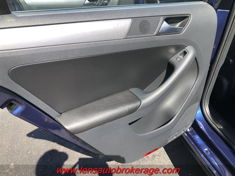 Used 2013 Volkswagen Jetta TDI FWD image 17