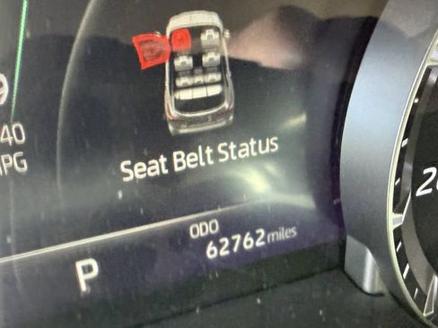 Used 2021 Toyota Highlander XLE AWD/4WD image 4