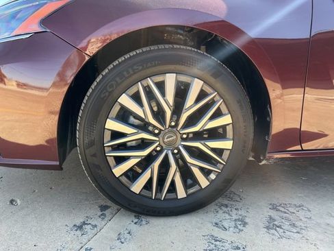 Used 2025 Nissan Altima 2.5 SV FWD image 10