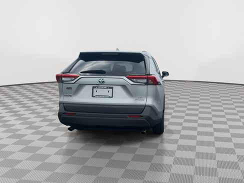 Used 2021 Toyota RAV4 LE AWD/4WD image 7