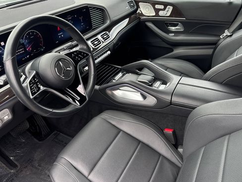 Used 2025 Mercedes-Benz GLS 450 4MATIC image 13