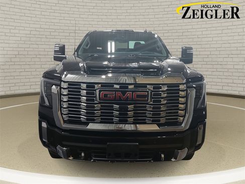 Used 2024 GMC Sierra 3500 Denali w/ Denali Reserve Package image 2