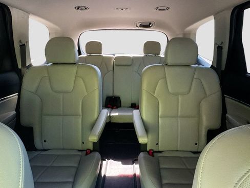 Used 2024 Kia Telluride EX w/ EX Captain's Chair Package FWD image 31