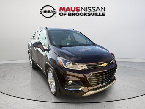 Used 2020 Chevrolet Trax Premier w/ LPO, Cargo Package FWD image 2