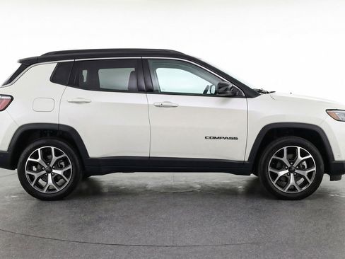 Used 2025 Jeep Compass Limited image 11