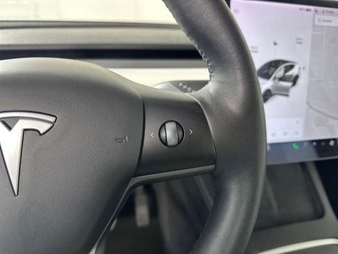 Used 2021 Tesla Model Y Long Range image 16