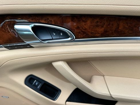 Used 2013 Porsche Panamera image 18