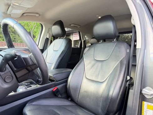 Used 2019 Ford Edge Titanium AWD/4WD image 12