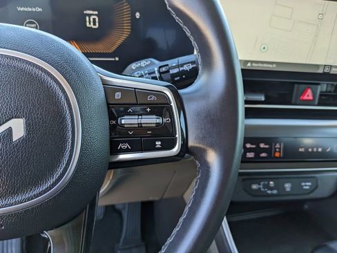 Certified 2025 Kia Carnival image 30