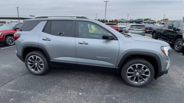New 2027 GMC Terrain Elevation w/ Elevation Premium Package FWD image 3