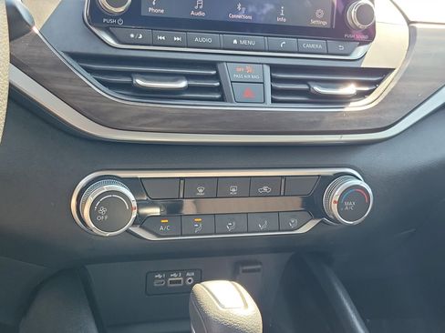Used 2024 Nissan Altima 2.5 SV FWD image 27