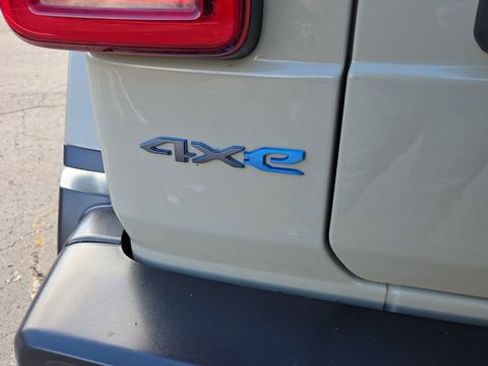 Certified 2022 Jeep Wrangler Unlimited Rubicon 4xe w/ Cold Weather Group image 31