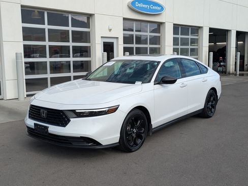 Used 2025 Honda Accord SE image 11
