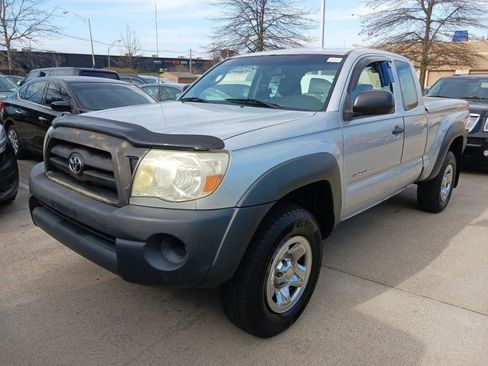 Used 2007 Toyota Tacoma PreRunner RWD image 2